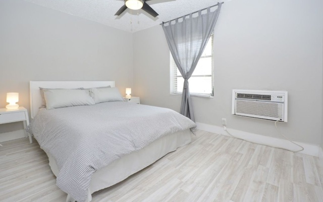 photo 4 of Hallandale Beach Apartments