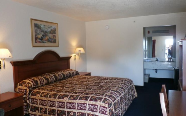 photo 5 of Hampton Bay Plaza & Suite