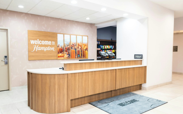 photo 2 of Hampton Inn & Suites Addison