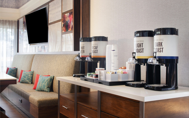 photo 4 of Hampton Inn & Suites Atlanta Airport North I-85