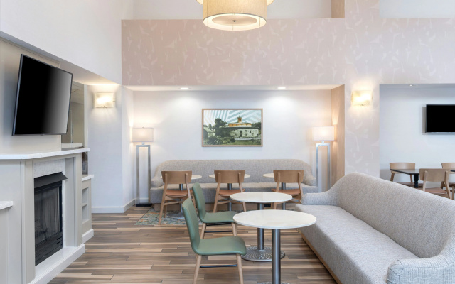 photo 2 of Hampton Inn & Suites Berkshires-Lenox