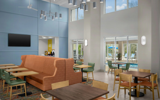 photo 4 of Hampton Inn & Suites Clinton - I-26