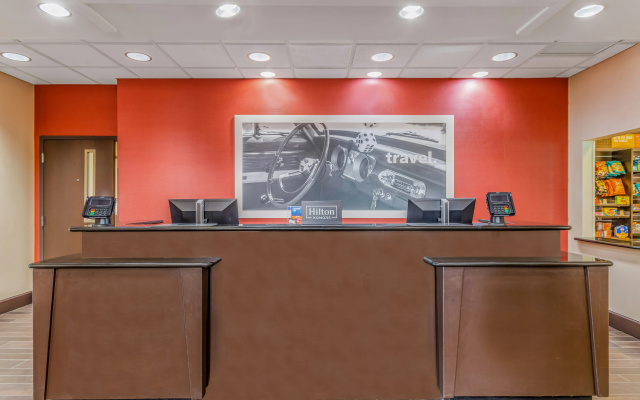 photo 2 of Hampton Inn & Suites Detroit / Airport - Romulus