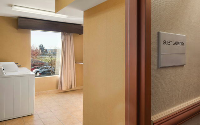 photo 5 of Hampton Inn & Suites Detroit/Sterling Heights