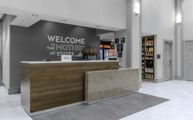 photo 2 of Hampton Inn & Suites Arlington Crystal City DCA