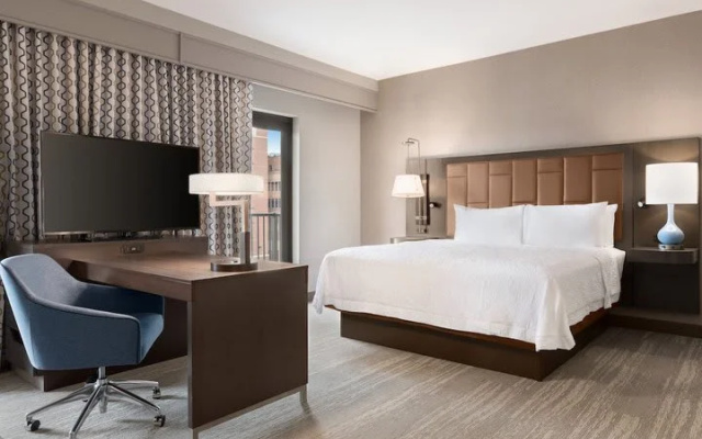 photo 2 of Hampton Inn & Suites Kansas City Downtown Crossroads