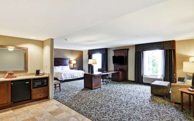 photo 4 of Hampton Inn and Suites New Hartford/Utica
