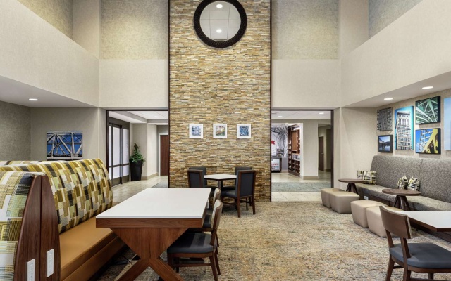 photo 2 of Hampton Inn & Suites Pittsburgh/Waterfront-West Homestead