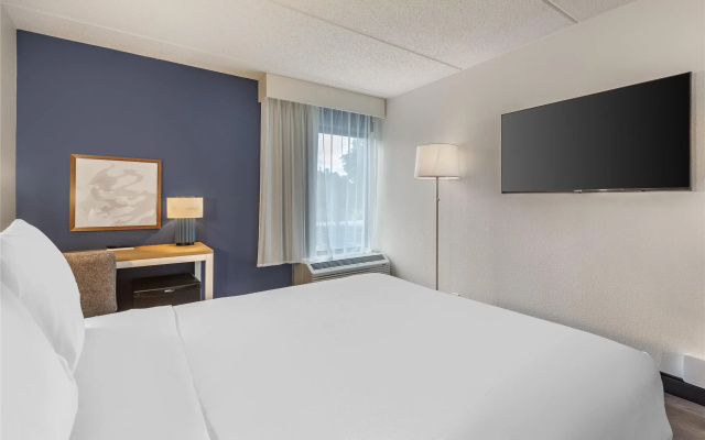 photo 5 of Spark by Hilton Atlanta Airport South College Park