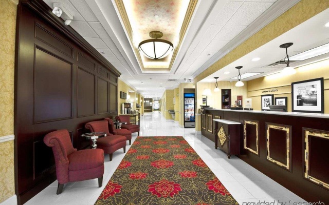 photo 2 of Hampton Inn Atllawrencevillei8