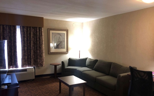 photo 3 of Wingate by Wyndham Baltimore BWI Airport