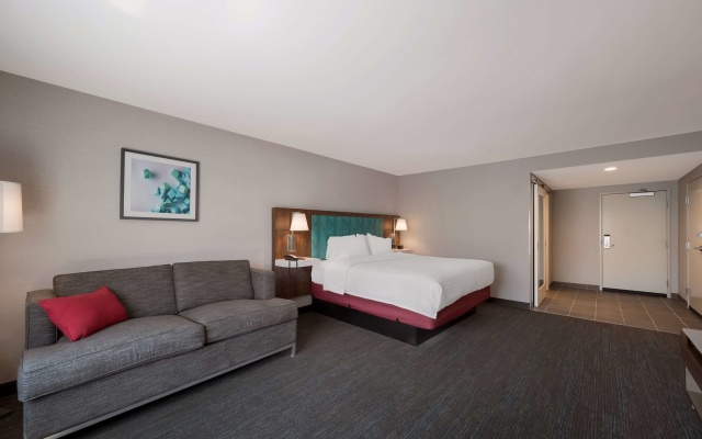 photo 2 of Hampton Inn by Hilton Detroit Southfield