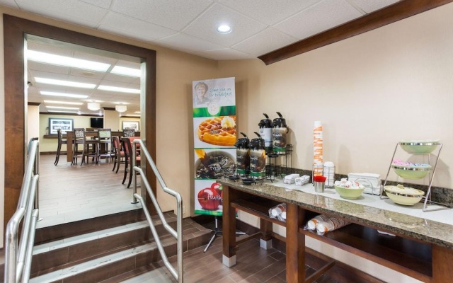 photo 2 of Hampton Inn Chattanooga Airport