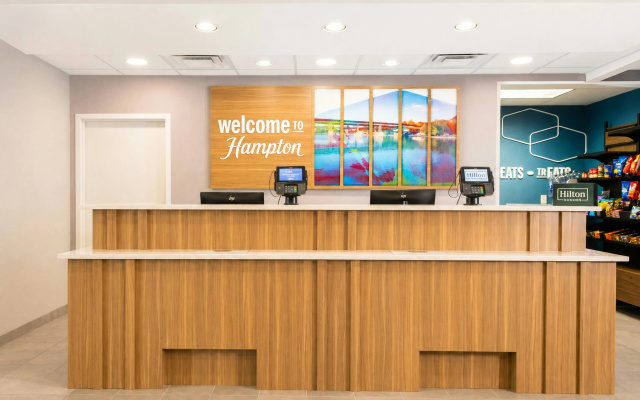 photo 2 of Hampton Inn & Suites Chicago/St. Charles