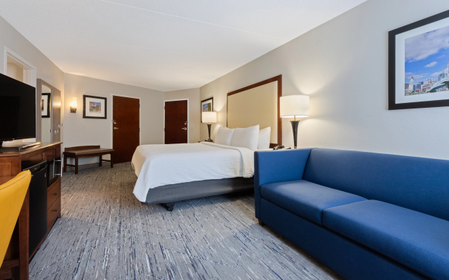 photo 3 of Holiday Inn Express & Suites Cincinnati Riverfront by IHG