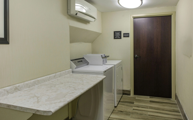photo 3 of Hampton Inn Detroit/Northville