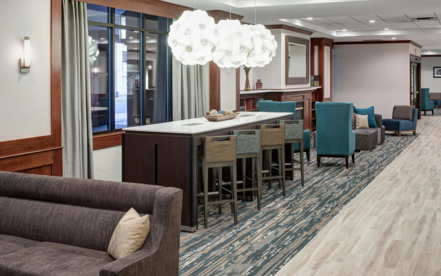 photo 3 of Hampton Inn St. Louis-Downtown (At the Gateway Arch)