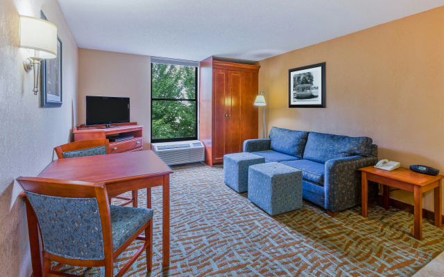 photo 4 of Hampton Inn Hendersonville