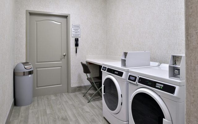 photo 3 of Hampton Inn Kansas City Northeast