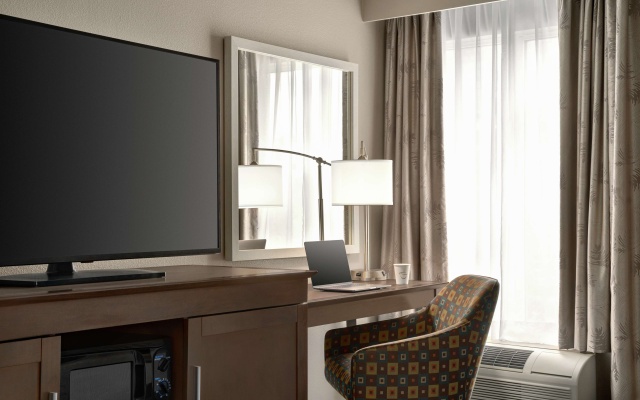 photo 4 of Hampton Inn New Orleans-St. Charles Ave./Garden District