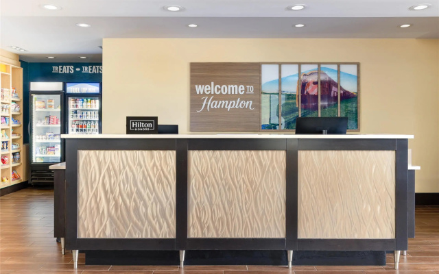 photo 2 of Hampton Inn Niles/warren