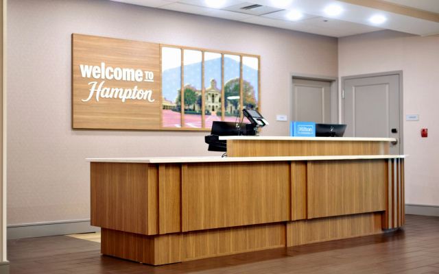 photo 2 of Hampton Inn Oxford/Conference Center
