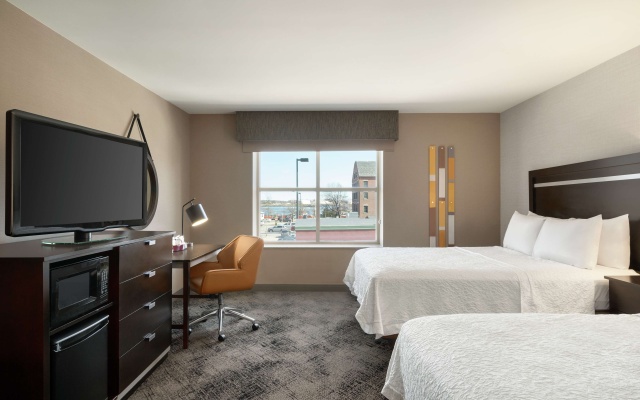 photo 3 of Hampton Inn Portland Downtown - Waterfront
