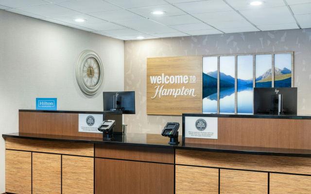 photo 2 of Hampton Inn Portland East