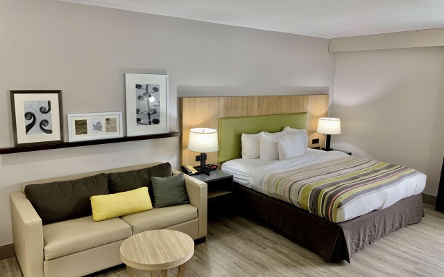 photo 2 of Country Inn & Suites by Radisson, Sandusky South, OH