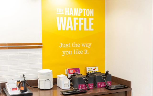 photo 3 of Hampton Inn & Suites Bartonsville