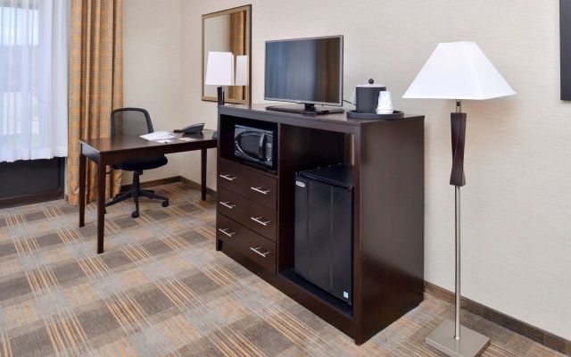 photo 4 of Hampton Inn & Suites California University-Pittsburgh