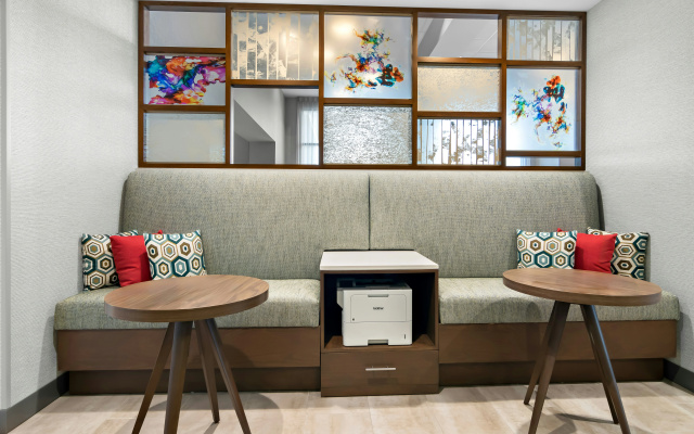 photo 4 of Hampton Inn & Suites Chicago Medical District UIC