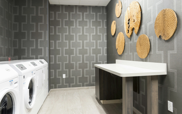 photo 4 of Hampton Inn & Suites Indianapolis-Keystone