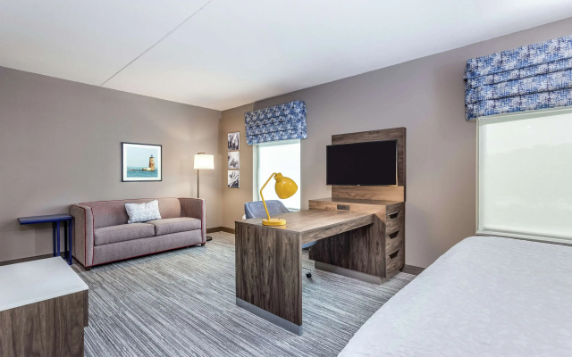 photo 4 of Hampton Inn & Suites Kittery-Portsmouth