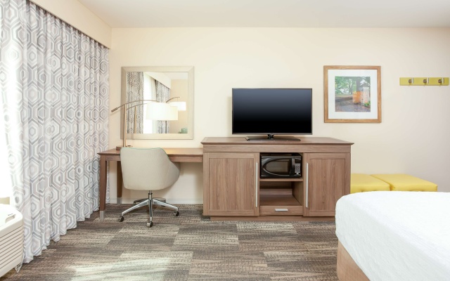 photo 5 of Hampton Inn & Suites Niles/Warren