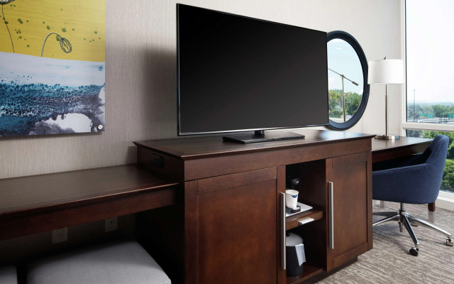 photo 4 of Hampton Inn & Suites Teaneck Glenpointe