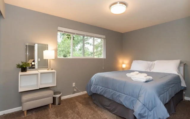 photo 2 of Happy Day Express Lovely 3 Bd Renton Retreat!