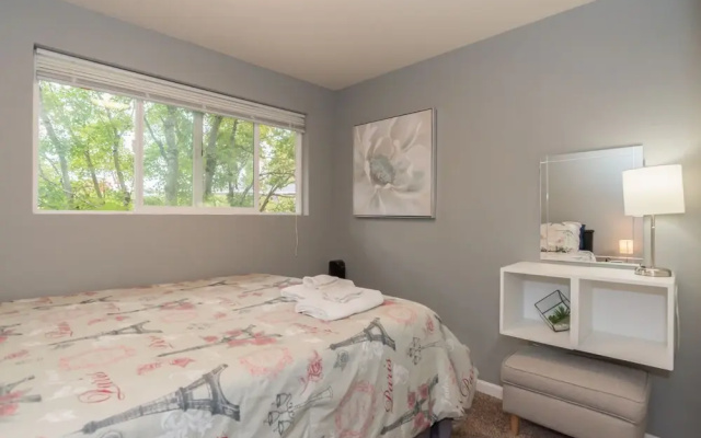 photo 3 of Happy Day Express Lovely 3 Bd Renton Retreat!