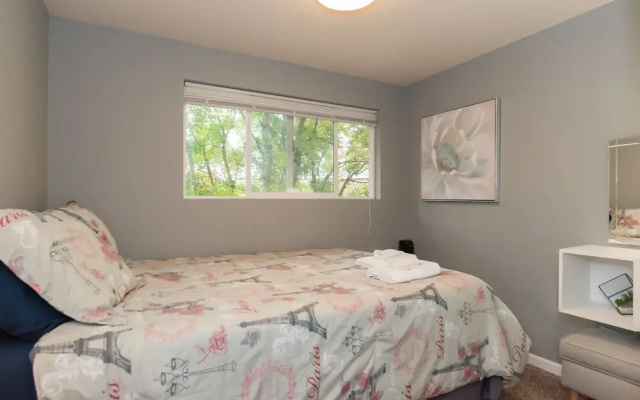 photo 5 of Happy Day Express Lovely 3 Bd Renton Retreat!