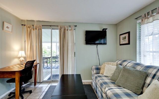 photo 5 of Harbor 606 Venice Island 2 Br home by RedAwning