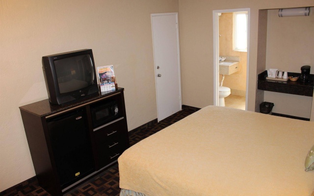 photo 4 of Harbor Inn & Suites