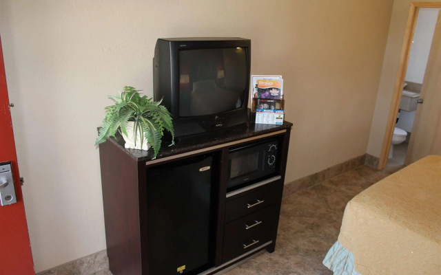 photo 5 of Harbor Inn & Suites