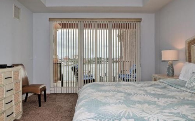 photo 2 of Harborview Grande 406