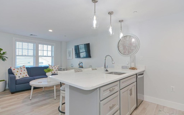photo 2 of Harbourtown Suites