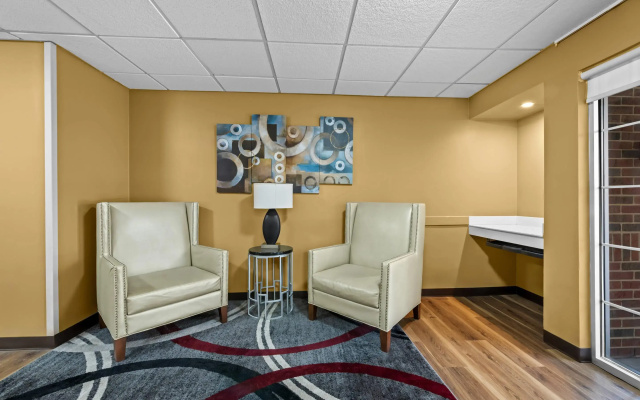 photo 4 of Suburban Studios Charlotte – Executive Park