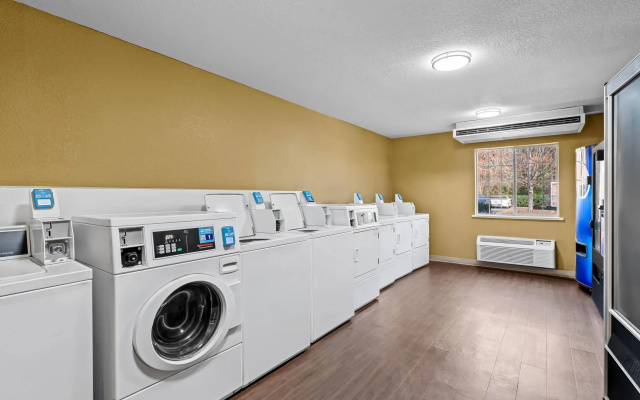 photo 5 of Suburban Studios Charlotte – Executive Park
