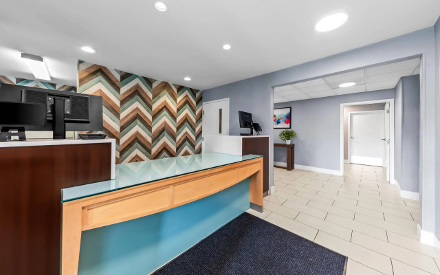 photo 3 of MainStay Suites Cincinnati Blue Ash