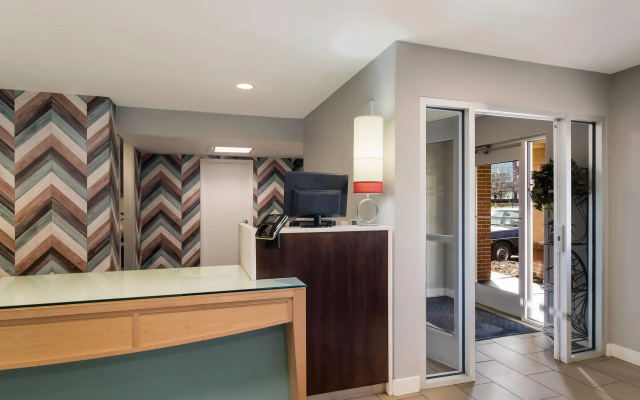 photo 3 of MainStay Suites Omaha Old Mill