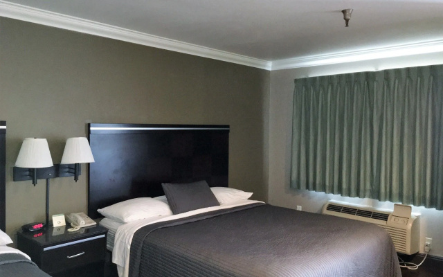 photo 3 of Hawthorne Plaza Inn