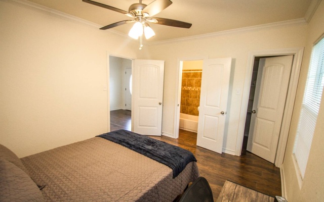 photo 5 of Cozy Remodeled 2br/2ba Near Downtown Sleeps 8